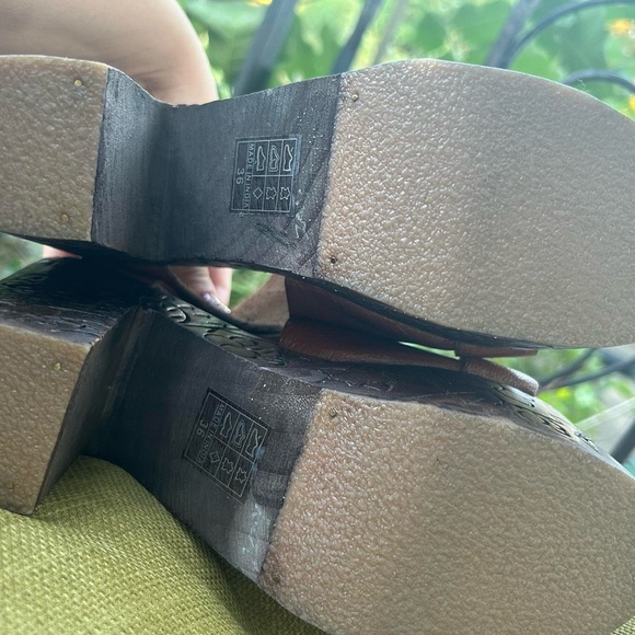FREE PEOPLE Farrah Platform Clog Sandals Whisky Leather Carved Wood Heel Sz 5.5 - Picture 4 of 8